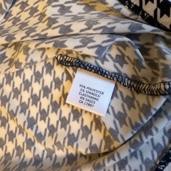 Banana Republic Black and White Houndstooth Sleeveless Blouse Size Small - Picture 6 of 6